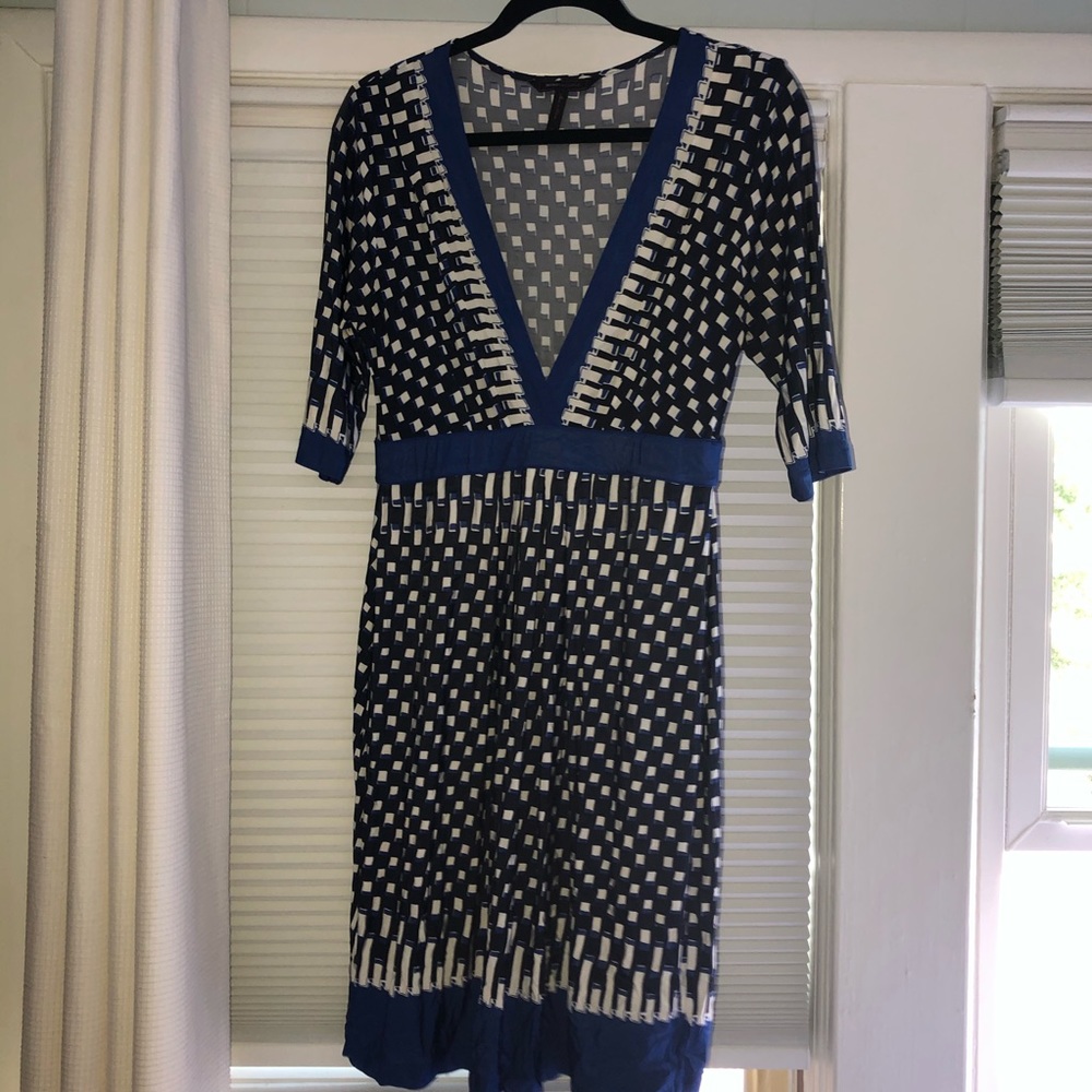 BCBG Vneck Dress [Size M]